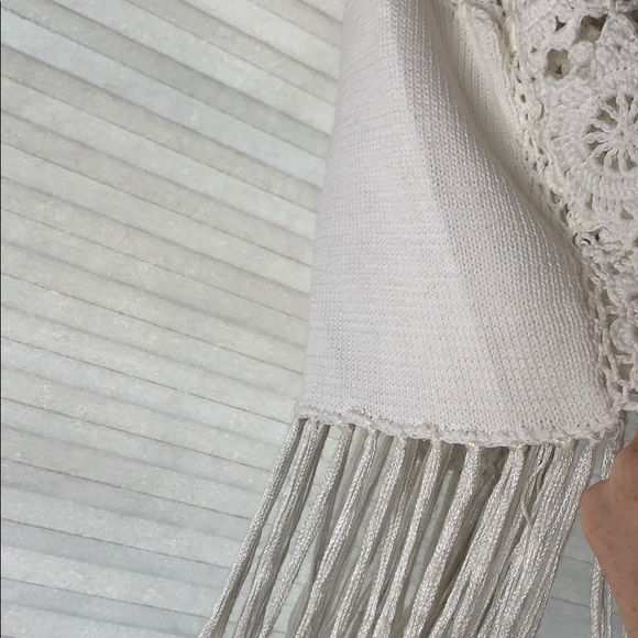 White crochet vest with fringe - Picture 3 of 7